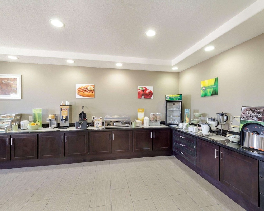 Garner Hotel Victoria East by IHG - photo 36