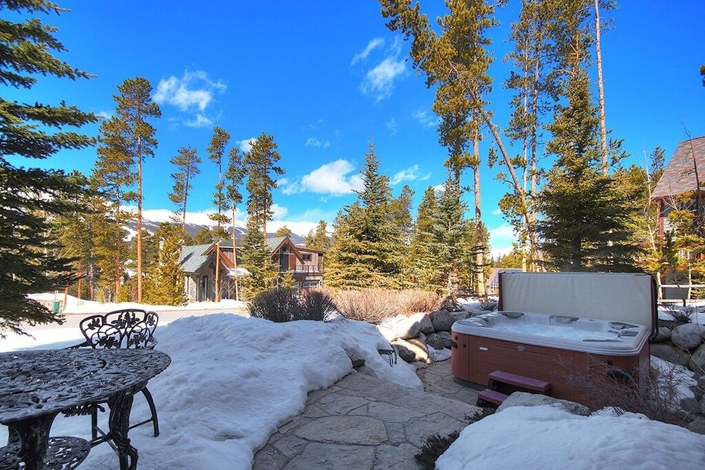 Mountain Majesty Manor Main Street by Pinnacle Lodging - photo 33