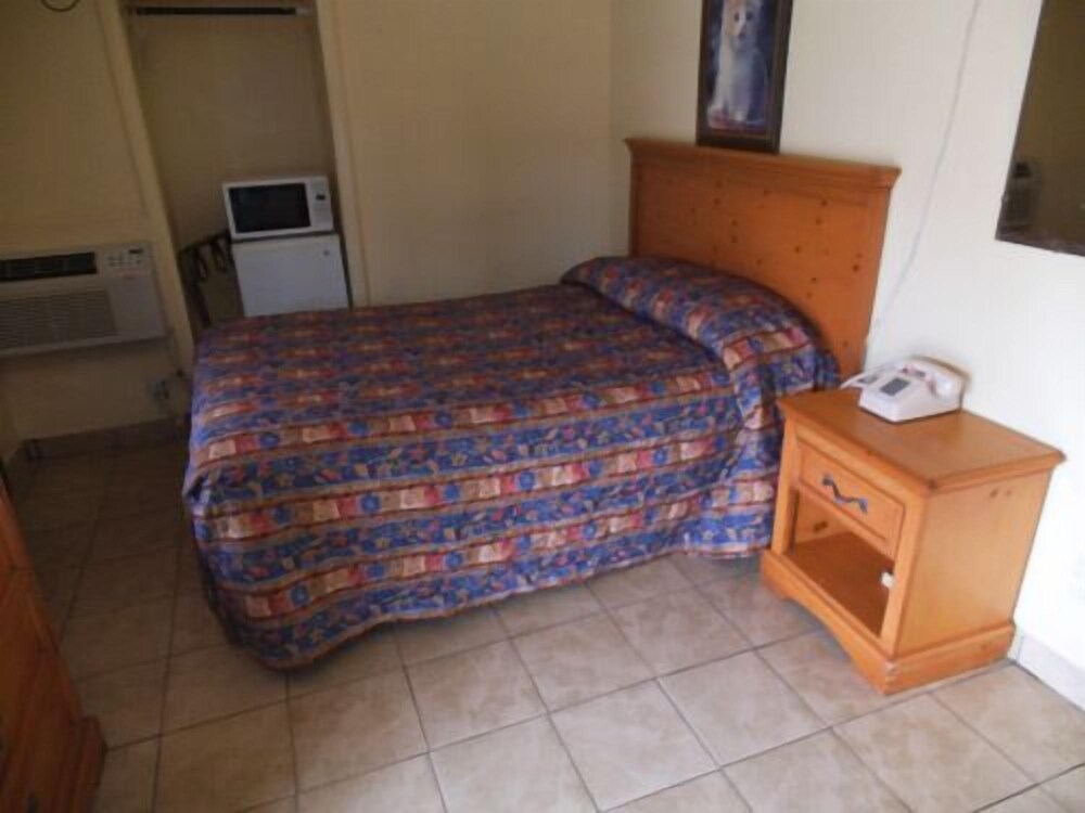Relax Inn Franklin - photo 6