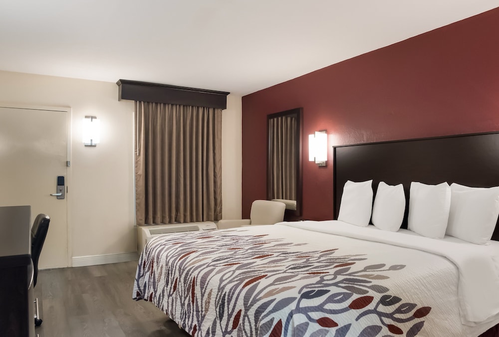 Red Roof Inn Tupelo - photo 11