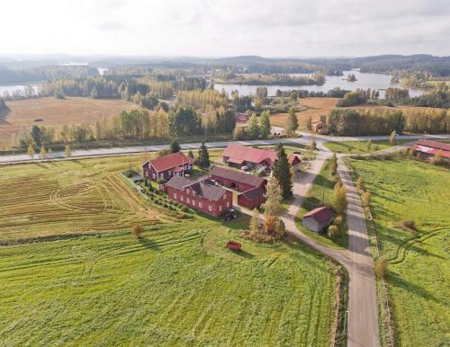 Lemettilä Countryside Accommodation — hotel in Petaejaevesi