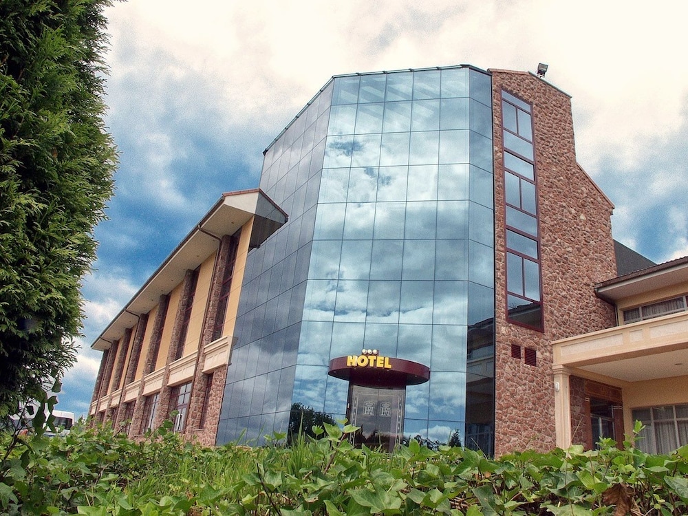 Hotel Restaurant Royal — Llanera