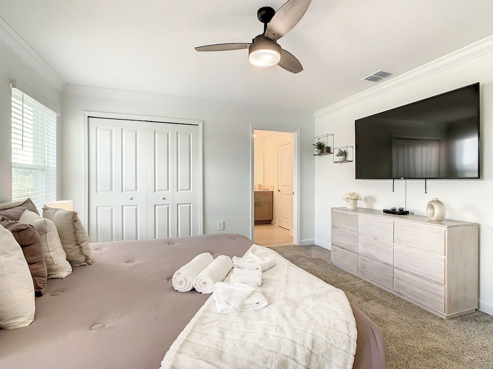 Sophisticated Living at Storey Lake - photo 7