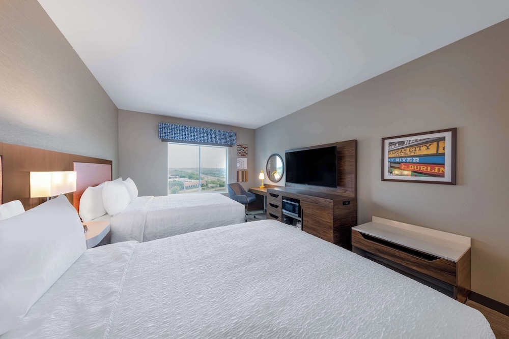 Hampton Inn by Hilton Kansas City Southeast - photo 12