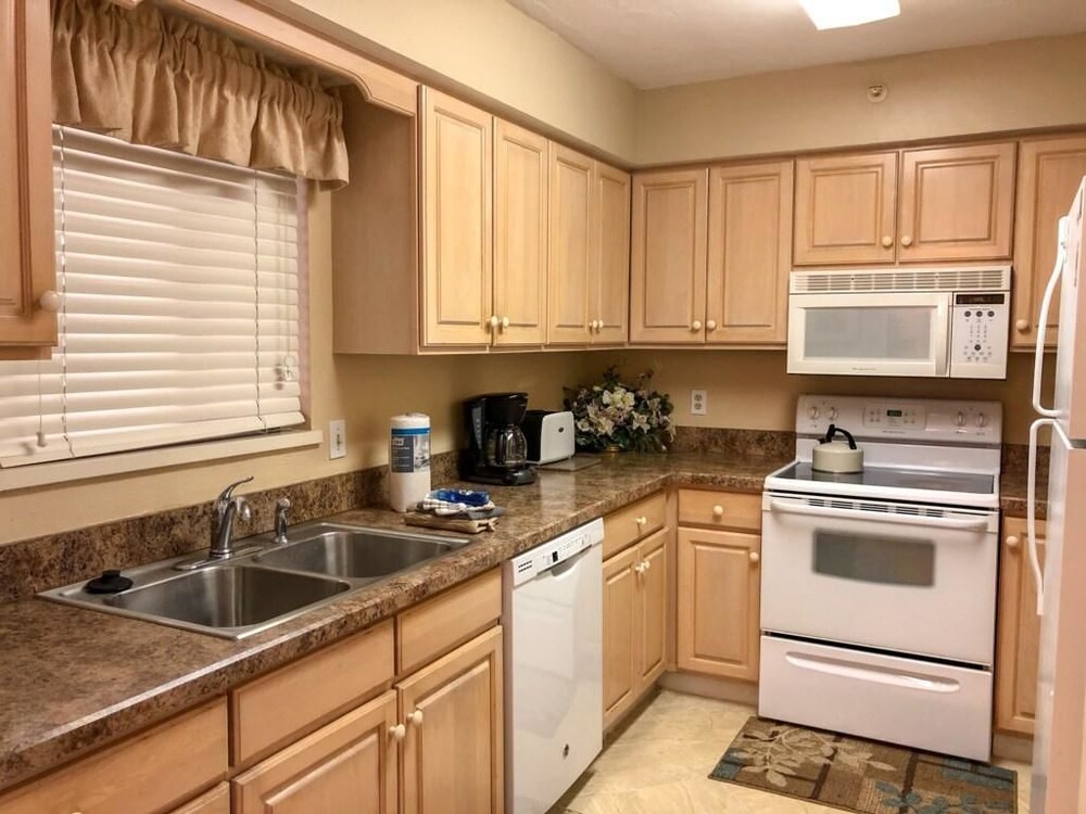 Santa Maria Harbour Resort 202 Weekly 2 Bedroom Condo by RedAwning - photo 9