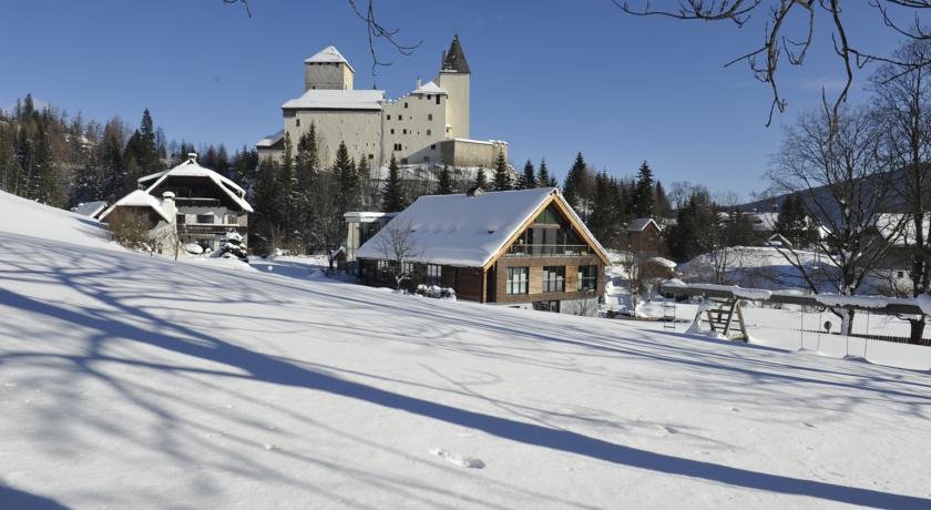 Landhaus zur Hackenschmiede — 4-Star Luxury Hotel in Mauterndorf, Austria
