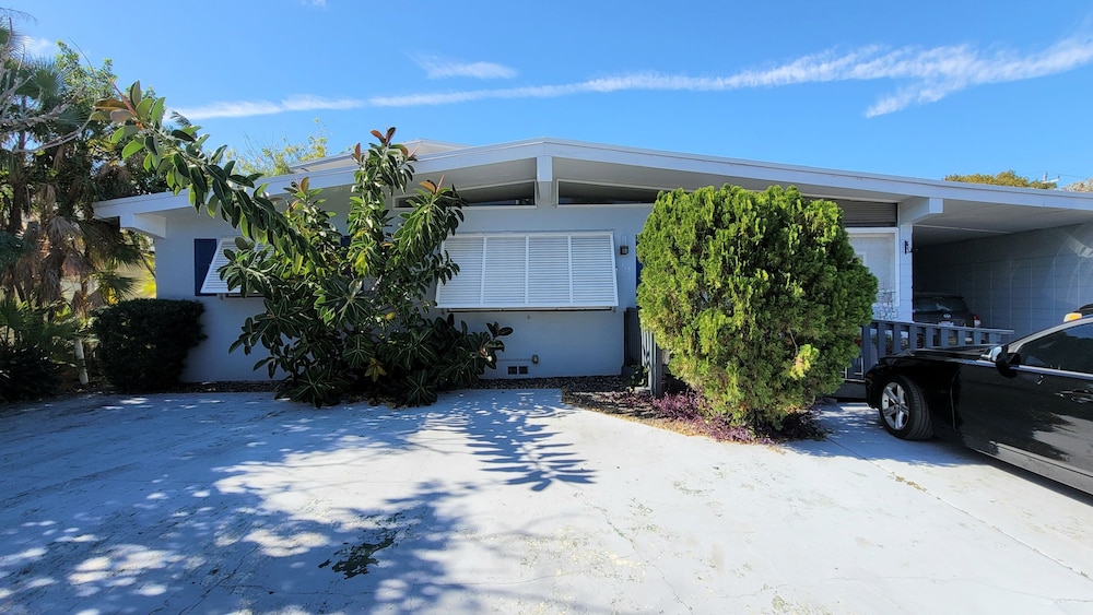 Beachway Inn — hotel in Lantana