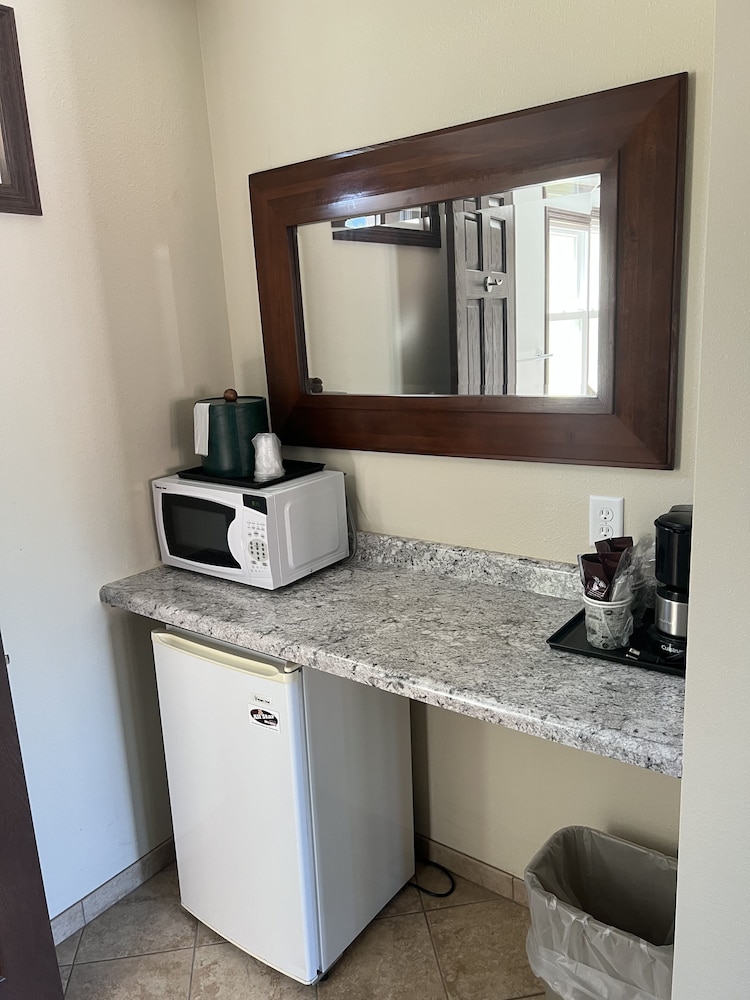All Star Inn & Suites - photo 76