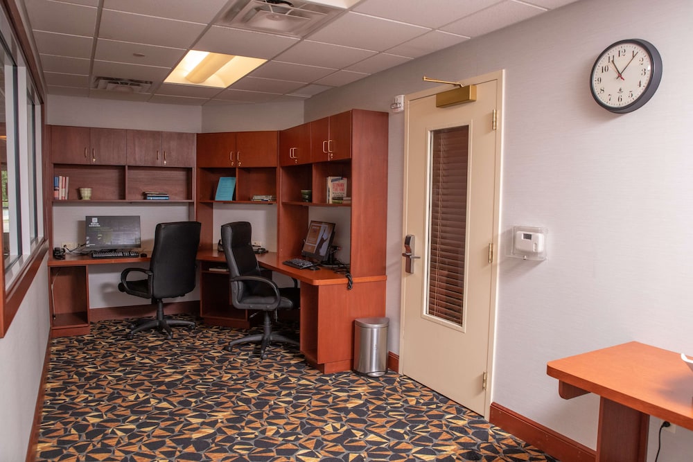 Hilton Garden Inn Erie - photo 29