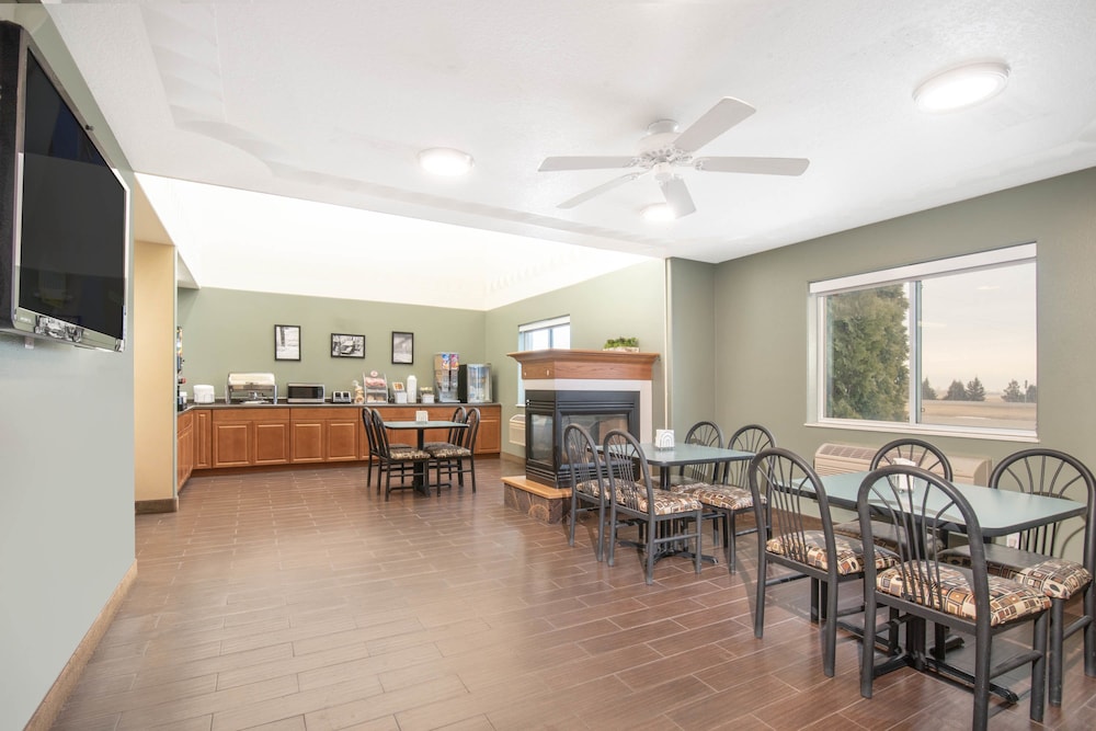 Four Seasons Inn - photo 13