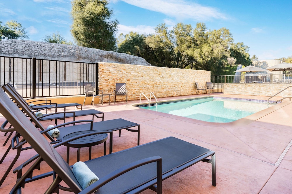 Fairfield Inn & Suites Oakhurst Yosemite - photo 22