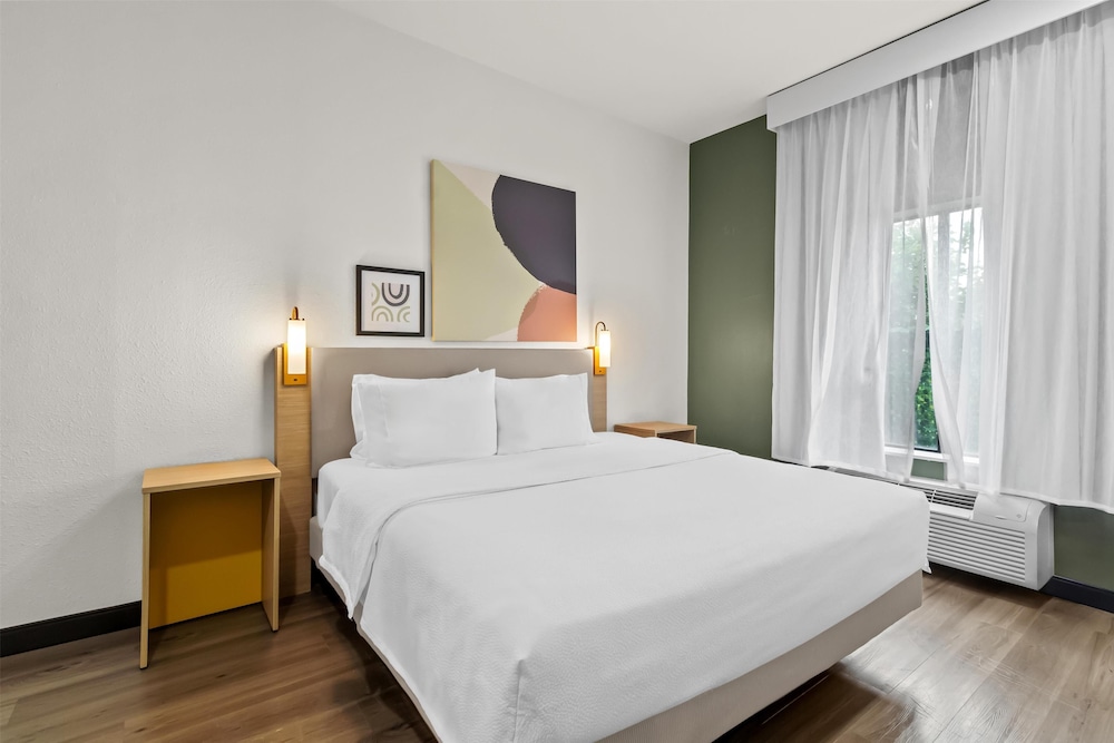 Spark By Hilton Houston Hobby Airport - photo 8