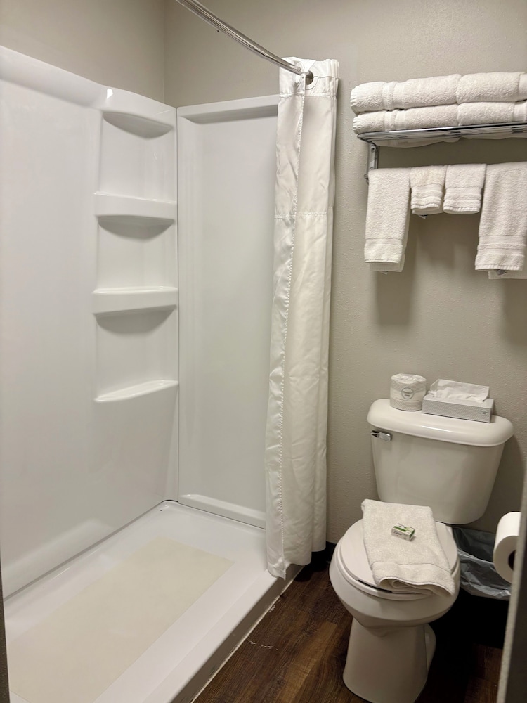 Americas Best Value Inn Wall - photo 85