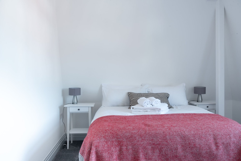 Newly Refurbished 2 bed with Fantastic View — 4-Star Luxury Hotel in London, United Kingdom