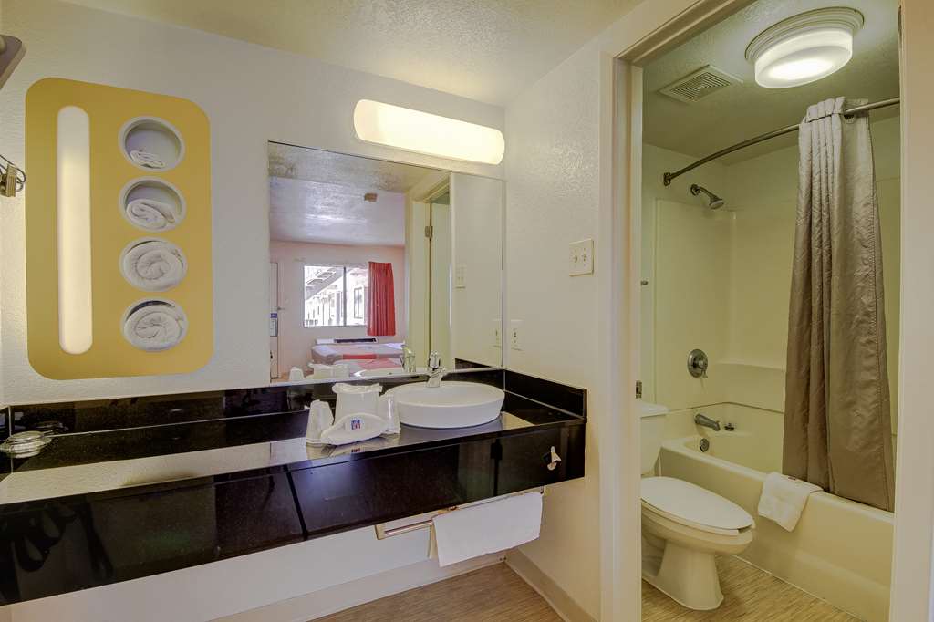 Motel 6 San Antonio TX Fort Sam Houston - photo 30