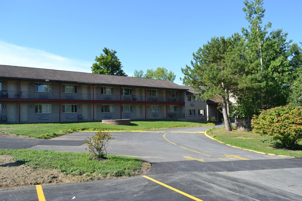 Latham Inn - photo 2