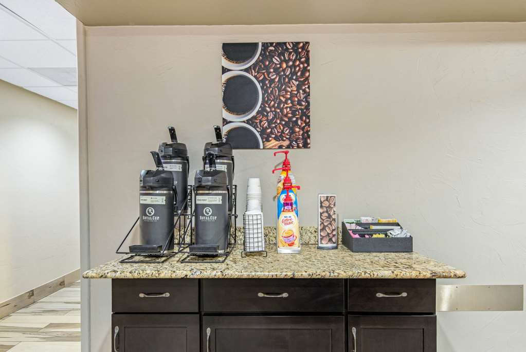 La Quinta Inn & Suites by Wyndham Denison N. Lake Texoma - photo 29