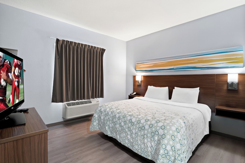 HomeTowne Studios by Red Roof East Lansing Okemos - photo 12
