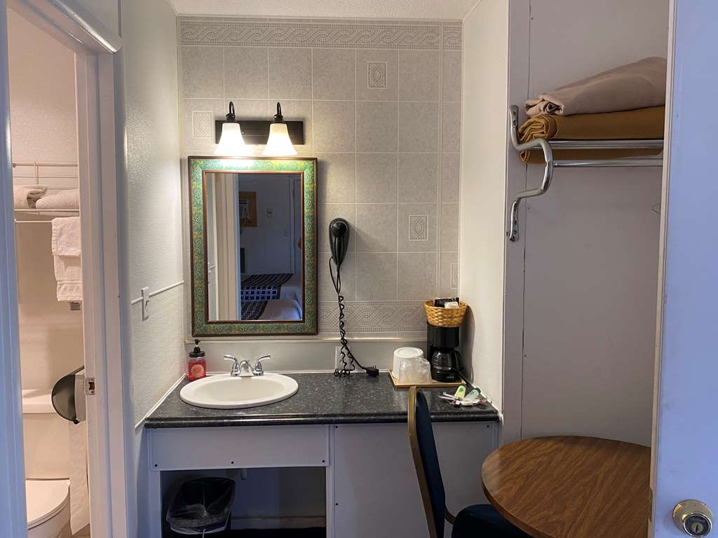 Knights Inn Fairview - photo 15