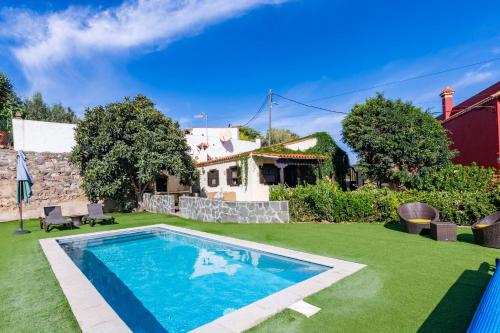 Casa Rural Mi Perlita — 4-Star Luxury Hotel in Vega De San Mateo, Spain