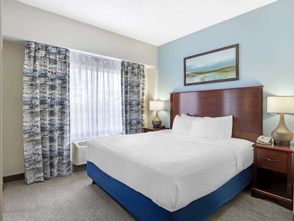 Best Western Plus Crossroads Inn & Suites - photo 7