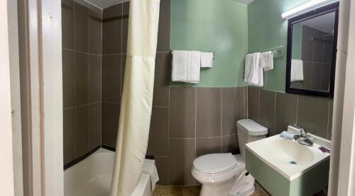 Town & Country Motel - photo 11