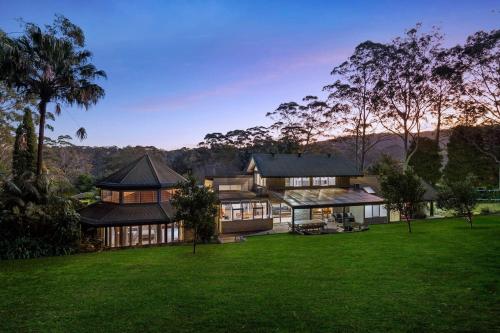 Moroccan Acreage Heated Pool w Slide PlayBarn — 4-Star Luxury Hotel in Erina, Australia
