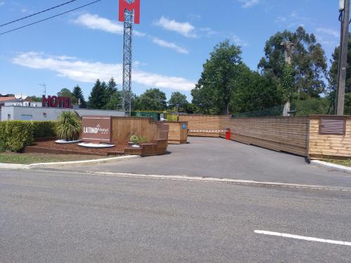 Motel Latino — Llanera