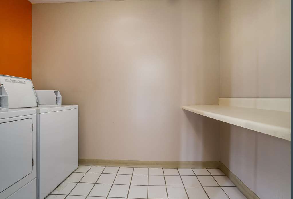 Econo Lodge Brownsville - photo 29