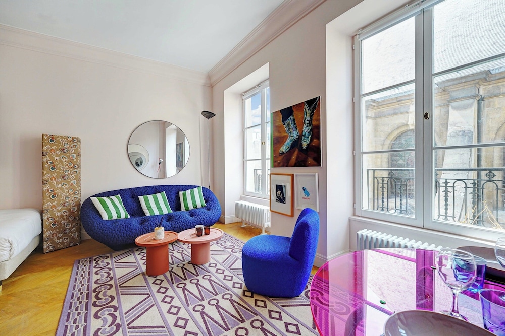Spacious Studio 2p 43m2 Montorgueil Louvre — 4-Star Luxury Hotel in Paris, France