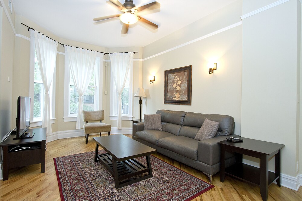 Lovely 3BR in Lake View by Sonder - photo 16