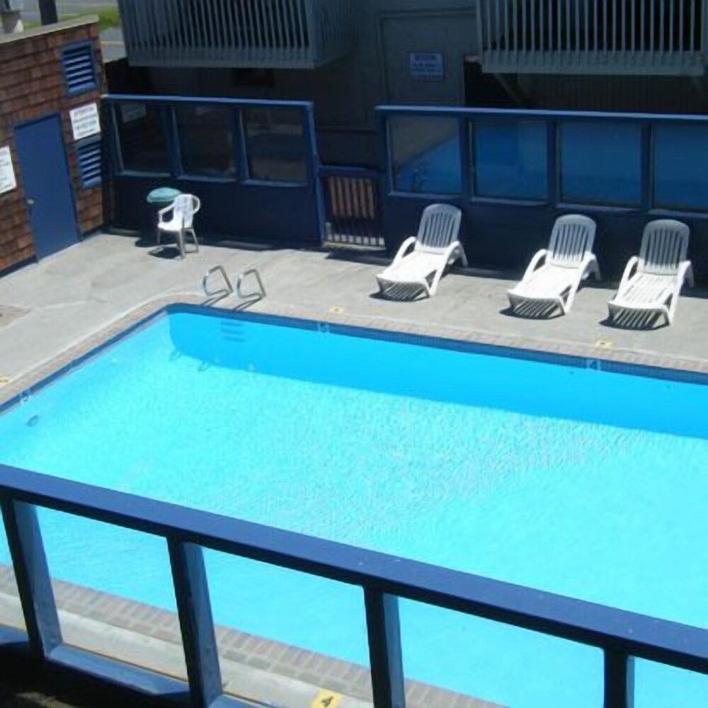 Cozy Cove Beachfront Resort Inn - photo 42