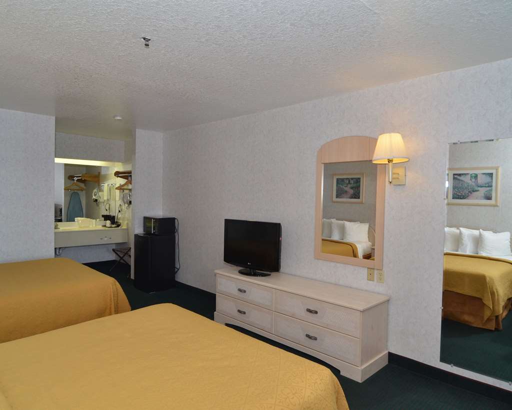 Econo Lodge San Antonio South - photo 15