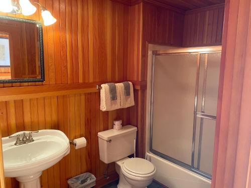 Whistling Winds Motel - photo 41