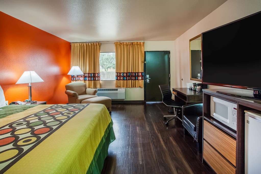 Super 8 by Wyndham Giddings - photo 12