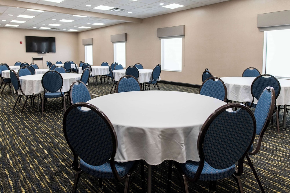 Hampton Inn & Suites Effingham - photo 88