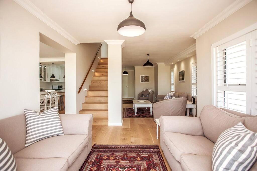 Beachfront Apartment @ Summerseas — 4-Star Luxury Hotel in Port Elizabeth, South Africa