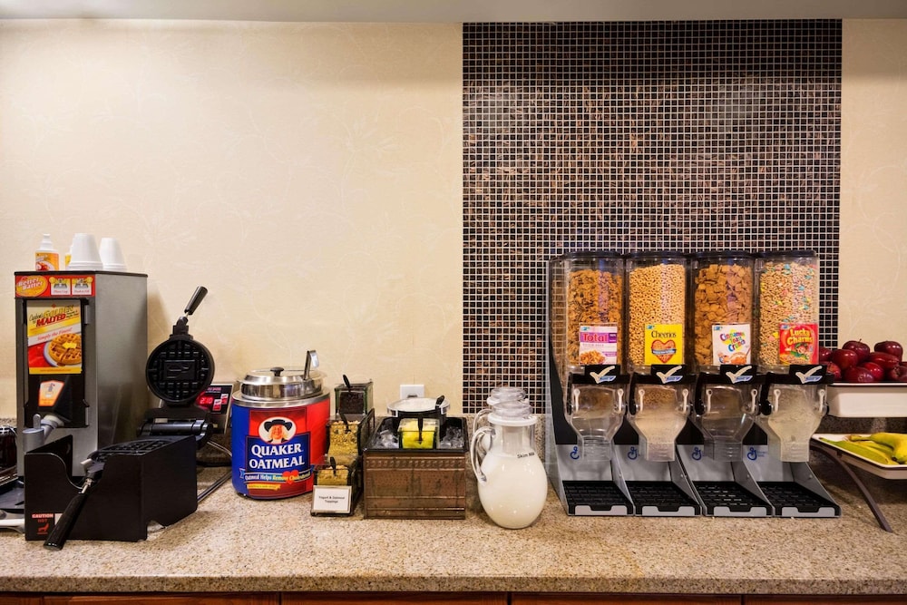 Baymont Inn & Suites by Wyndham Morrow Atlanta I 75 South - photo 13
