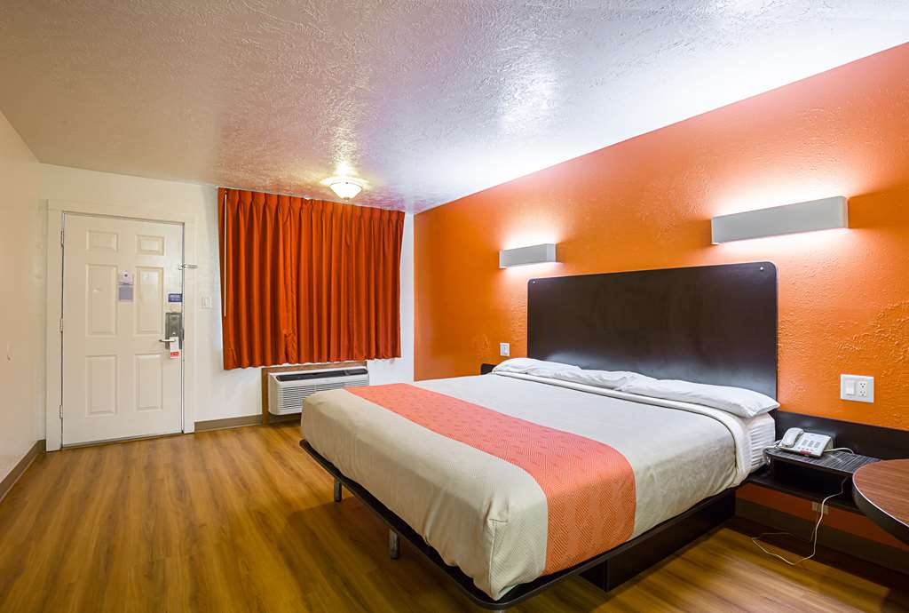 Motel 6 Madisonville TX - photo 18