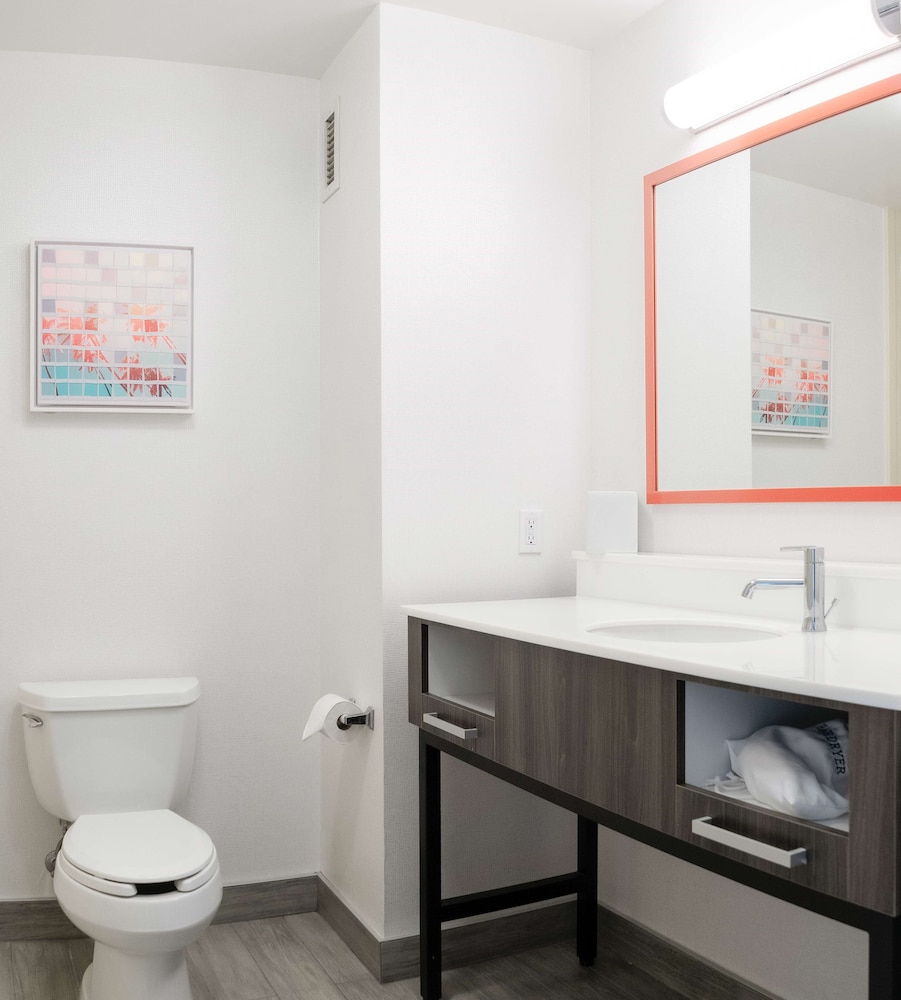 Hampton Inn & Suites Seal Beach - photo 10