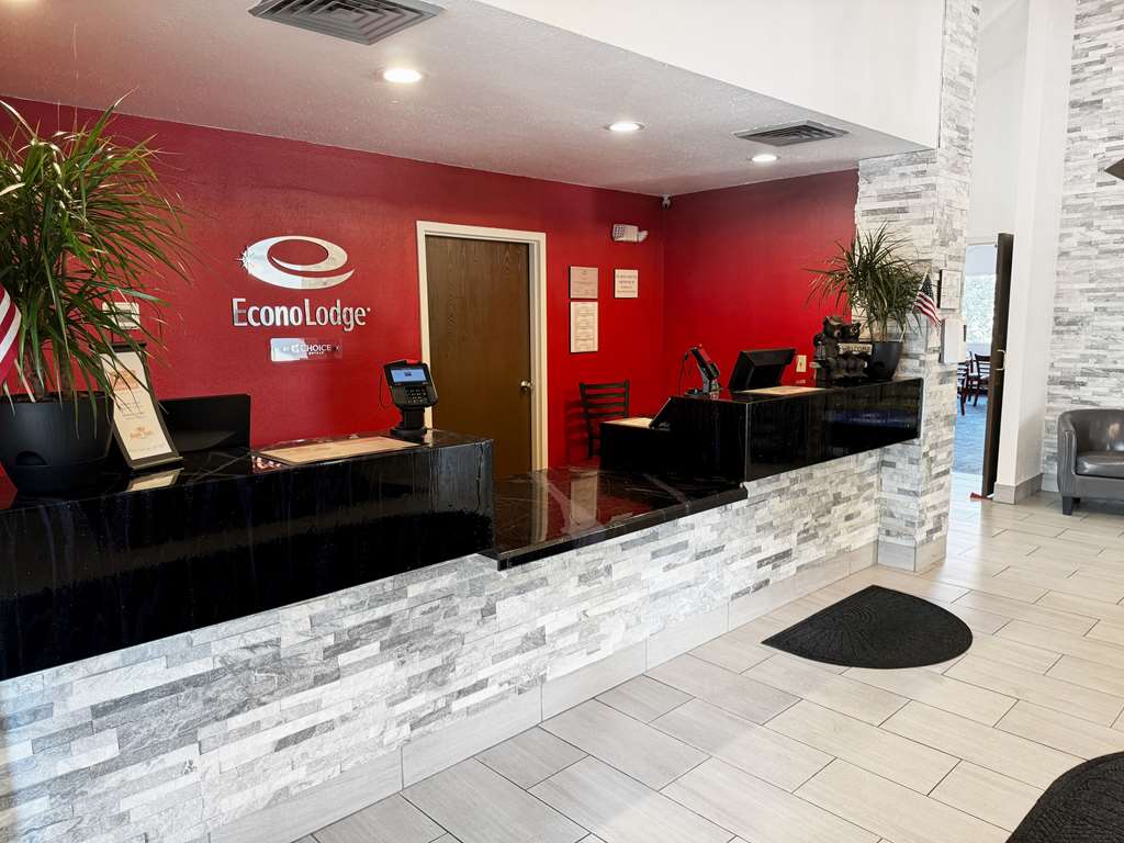 Econo Lodge Wausau Rothschild - photo 6