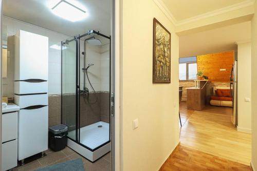 Cosy Central 2 BR Apartment By Wehost