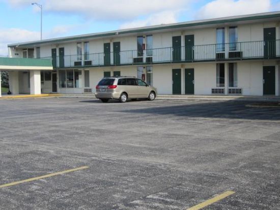 Regency Inn Of Naperville - photo 5