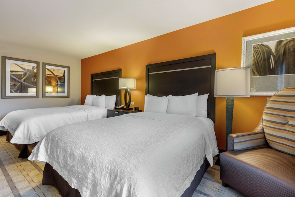 Hampton Inn & Suites Columbus - photo 28
