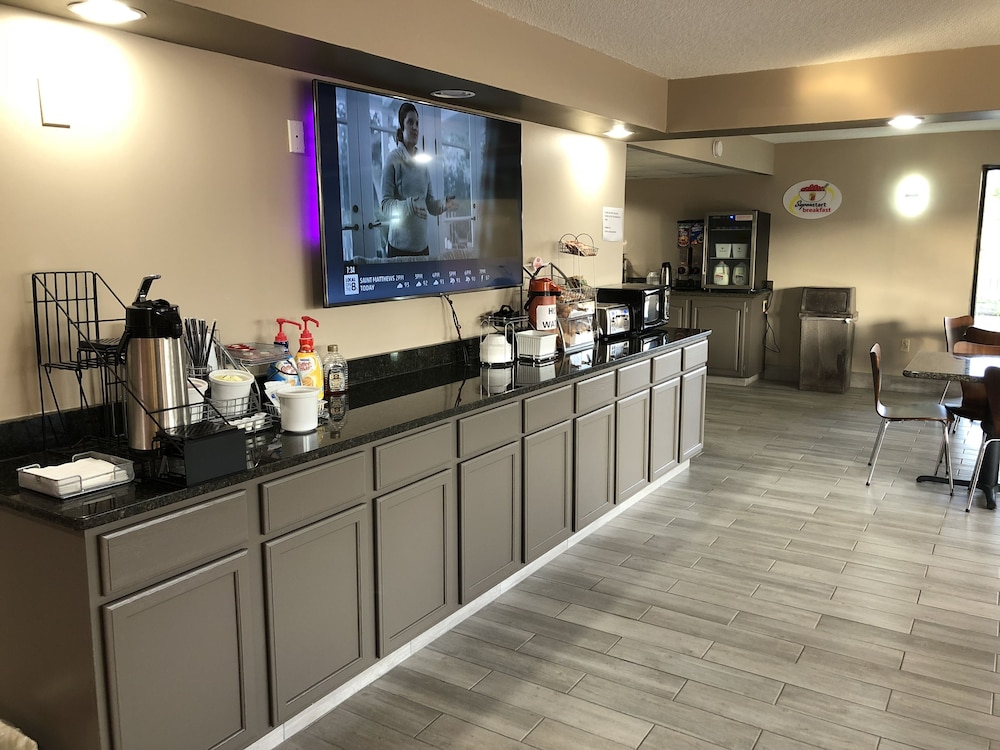 Super 8 by Wyndham Orangeburg - photo 20