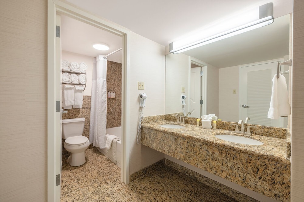 Port O Call Hotel - photo 31