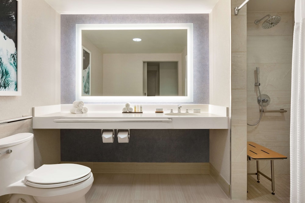 Embassy Suites by Hilton Monterey Bay Seaside - photo 45