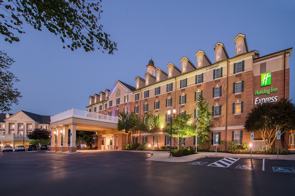 Holiday Inn Express State College at Williamsburg Square by IHG - photo 45