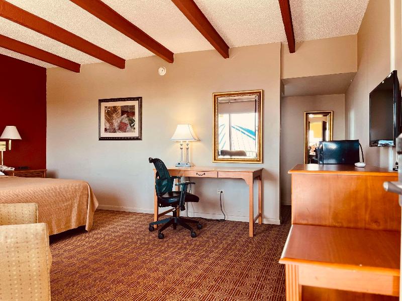 Econo Lodge Del Rio - photo 21