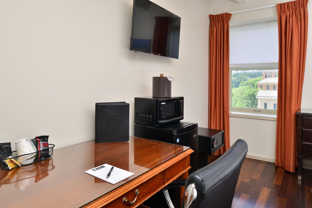 Grand Eastonian Hotel & Suites - photo 25